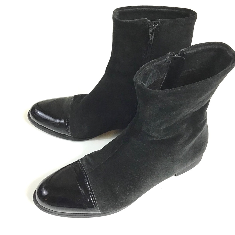 LA CANADIENNE  Suede/Patent Leather Booties
